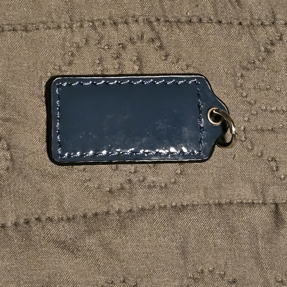 Coach Tag - Picture 2 of 2